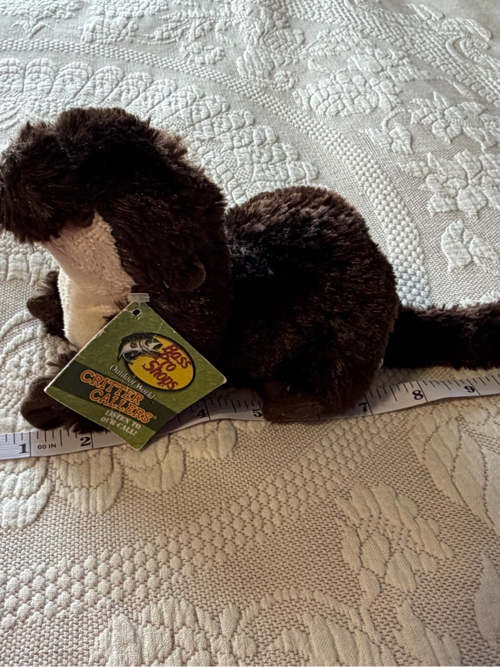 NWT Bass Pro Shops Critter Callers Plush Otter - Brown makes call sounds